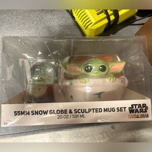 New in Box Star Wars Mandalorian Mug & Snow Globe Set